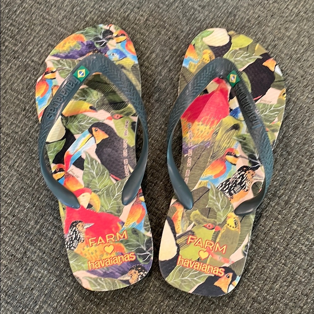Havaianas Farm Rio Tropical Bird Flip Flops (sz 9/10 W)